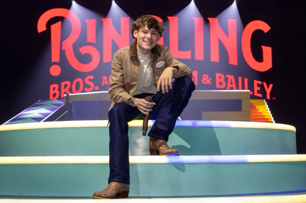 RINGLING BROS. AND BARNUM & BAILEY®&nbsp;COLLABORATE WITH COUNTRY TEEN SENSATION MADDOX BATSON ON THE FIRST-EVER MUSIC ARTIST INTEGRATION IN THE BRAND’S 150 YEAR HISTORY WITH AN EXCLUSIVE IN-SHOW REMIX FOR&nbsp;THE GREATEST SHOW ON&nbsp;EARTH®